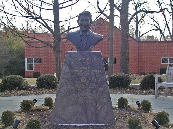 Ronald Reagan statue at Eureka College